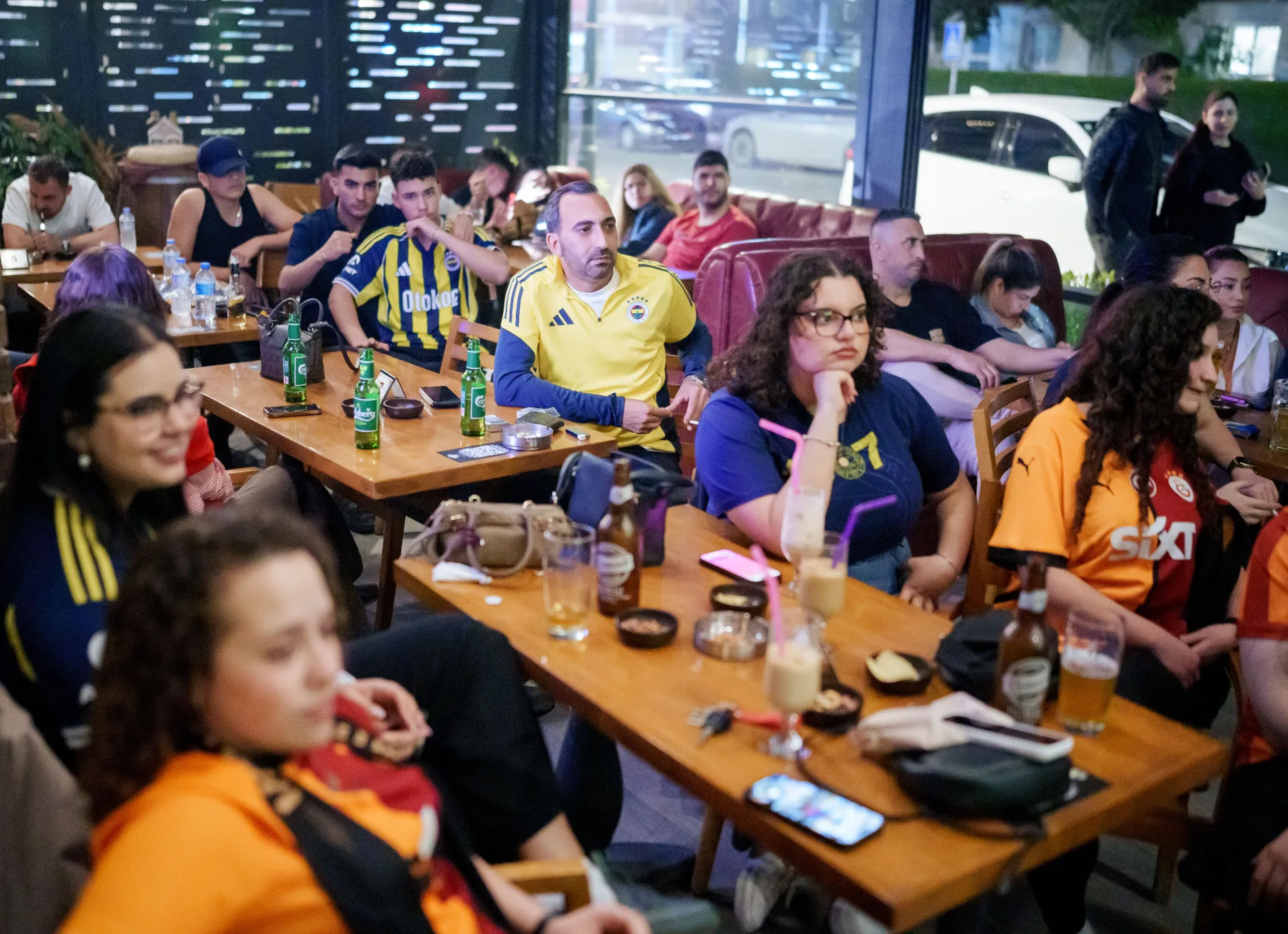 Locale Sports Bar – Genel