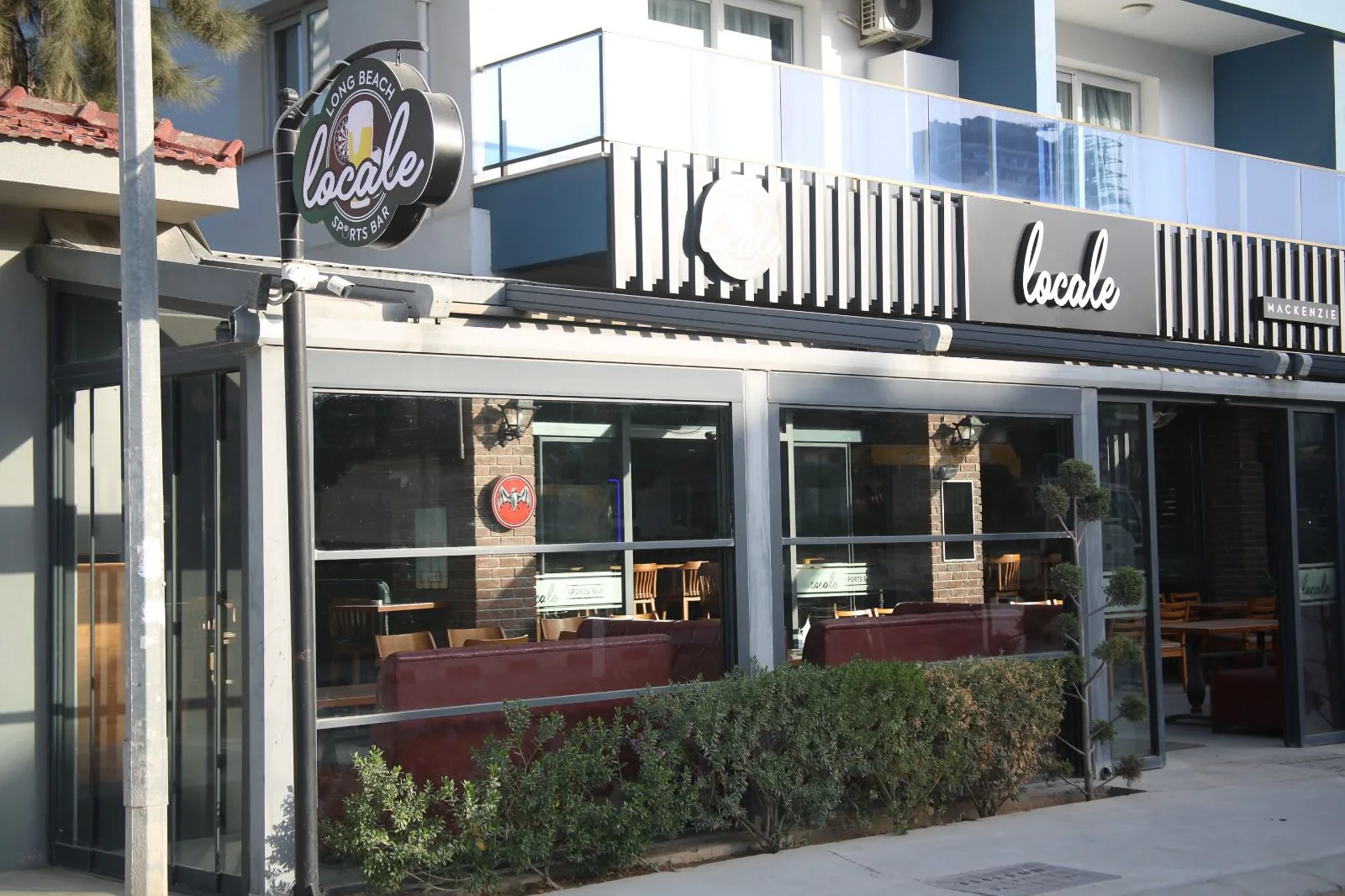 Locale Sports Bar – Party