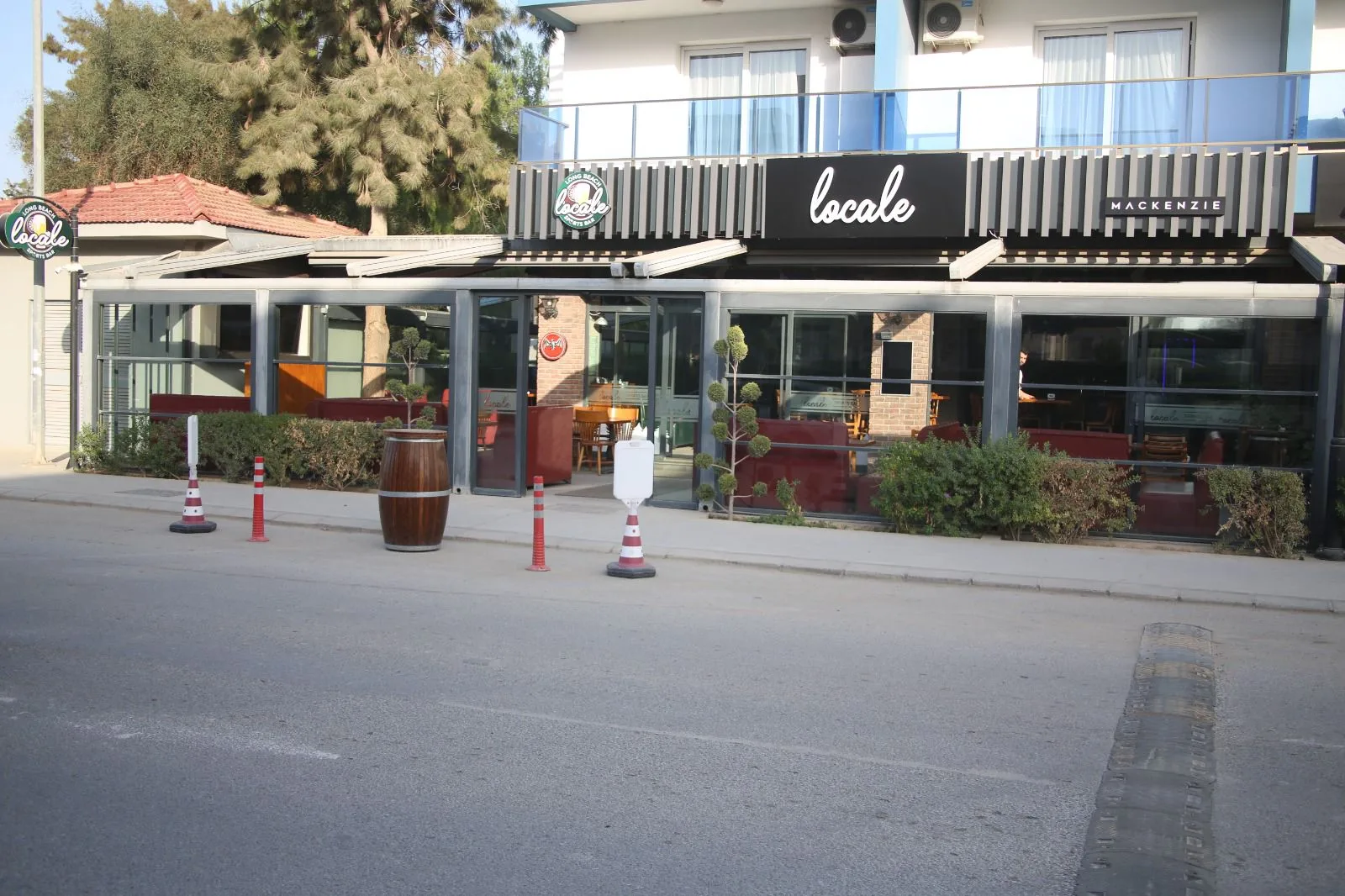 Locale Sports Bar – Party