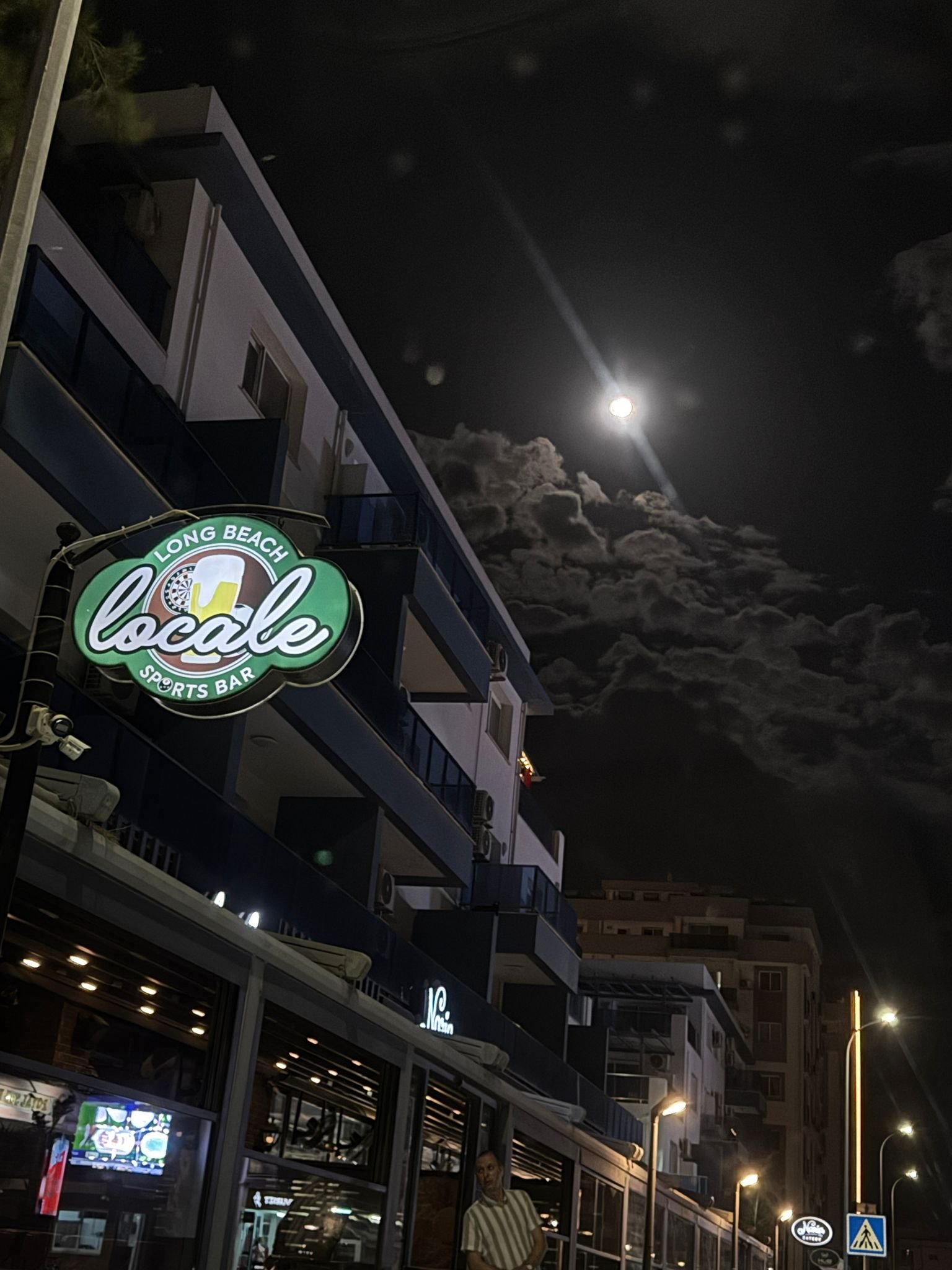 Locale Sports Bar – Gece Girişi